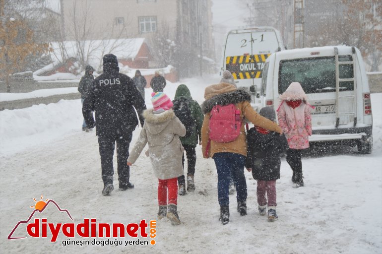 Eleşkirt'te kar ve tipi etkili oluyor