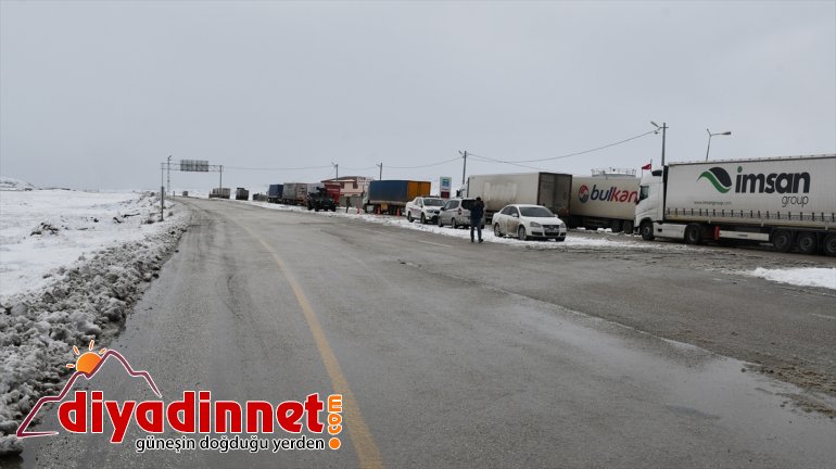 ulaşıma nedeniyle kapatıldı kar Tendürek tipi Geçidi ve 1