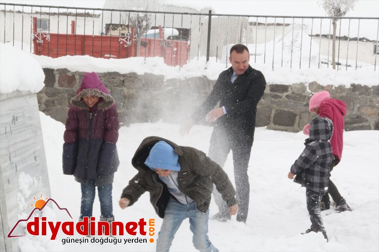 ikinci yarıyıla oynayarak - kartopu Köydeki girdi sobada öğrenciler kestane pişirip AĞRI 1