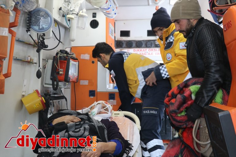 AĞRI  hastaneye yaşlı ulaştırıldı kadın kaldığı Ekiplerinde 7 saatte - bölgede mahsur 9