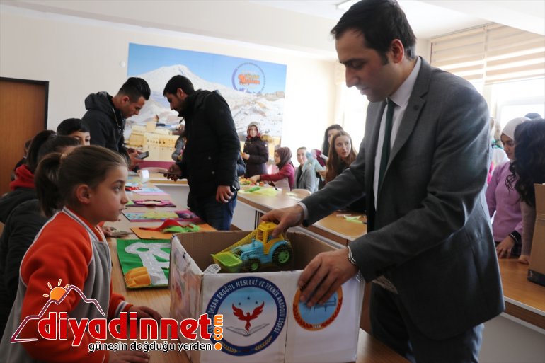 depremzede çocuklar ve oyuncak hazırlıyor Öğretmen için - AĞRI öğrenciler 5