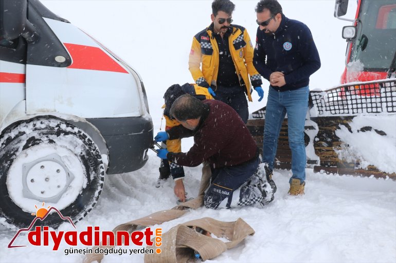 ekiplerinin ambulans yetişti imdadına AĞRI sağlık Yolda paletli kalan - 5