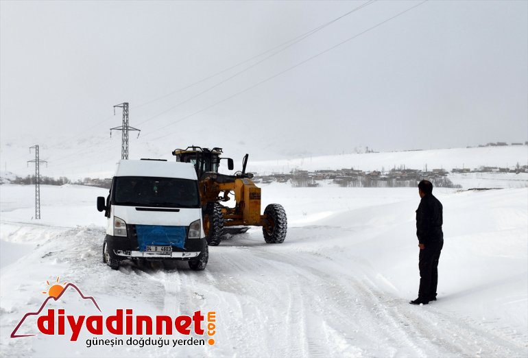 Ağrı'da kar ve tipi nedeniyle yolda mahsur kalan 13'ü öğrenci 15 kişi kurtarıldı