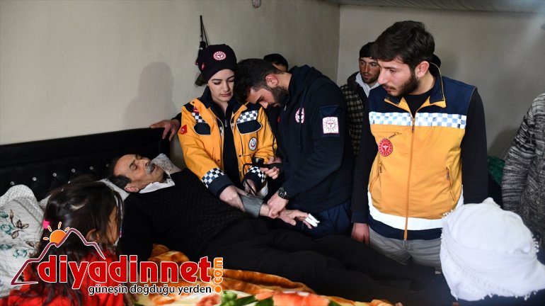 hastaneye ulaştırıldı 3 saatlik çalışmayla hasta kapanan Yolu AĞRI - köydeki 2