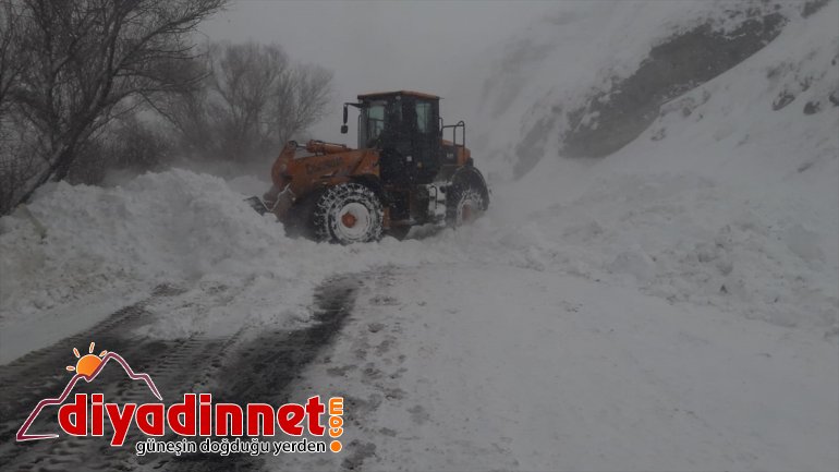 düşen çığ kara Ağrı-Van yoluna temizlendi 6