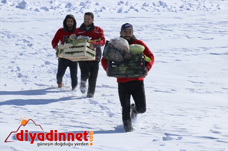 Kara kış ta aç kalan yabani hayvanları unutmadılar2
