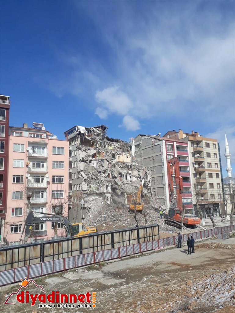 ağır kontrollü yıkımı sürüyor Malatya