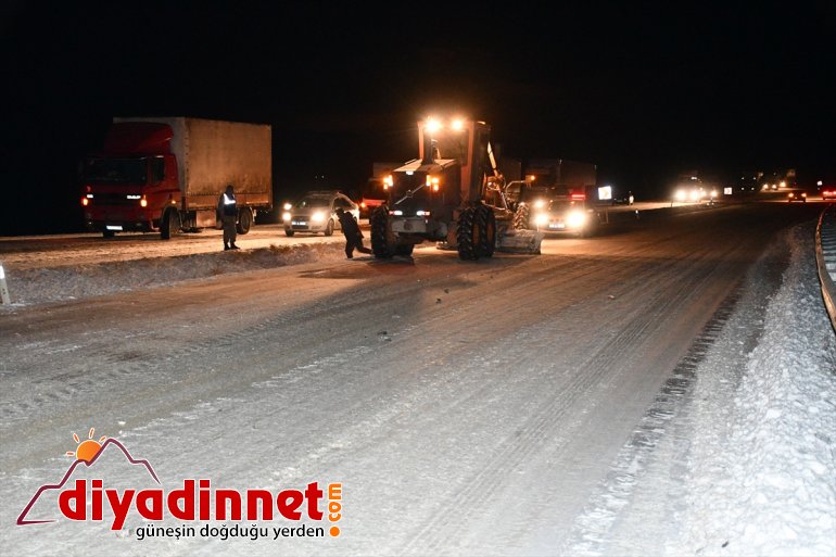 nedeniyle AĞRI - kara Devrilen yolunda Ağrı-İran aksadı tır ulaşım 9