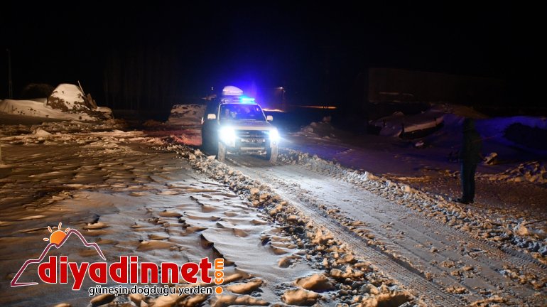 Kar ve tipinin kapattığı köy yolu minik Berat için açıldı