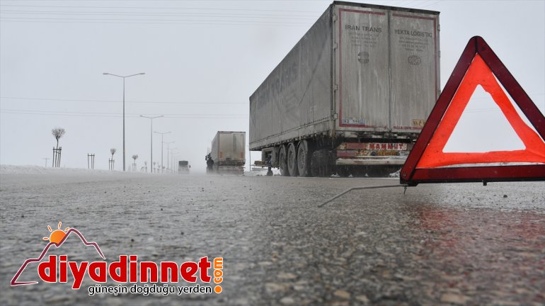 Yakıt deposu - yolda tırlar kaldı donan AĞRI 7