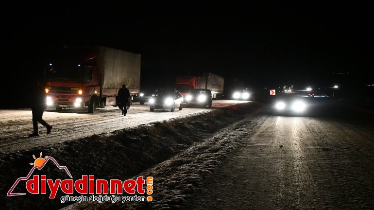 Ağrı-İran AĞRI yolunda - kara aksadı tır Devrilen ulaşım nedeniyle 3