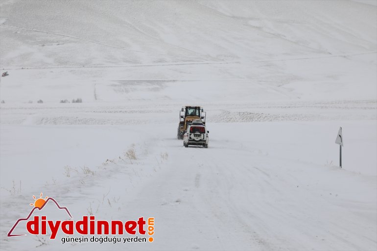 imdadına yetişti Yolu kapanan ekipler ulaşıma köydeki kardan çocuğun hasta 3