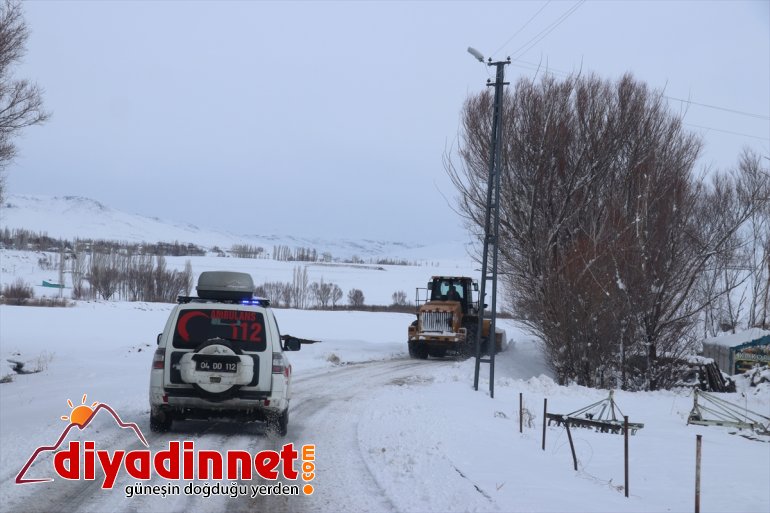 imdadına ulaşıma çocuğun kapanan Yolu ekipler yetişti hasta köydeki kardan 4