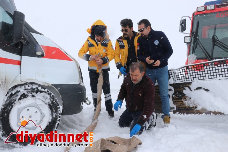 Yolda imdadına paletli - sağlık AĞRI yetişti ambulans ekiplerinin kalan 2