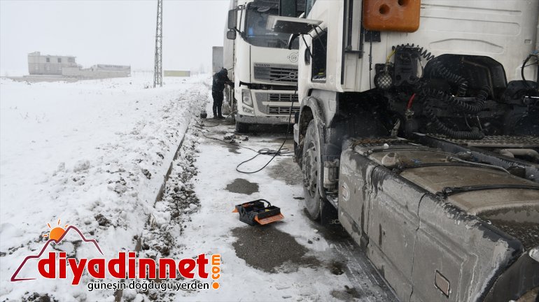 donan yolda deposu AĞRI Yakıt kaldı tırlar - 10