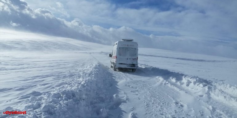 Yolu kapanan mahalledeki hamile kadın 5 saatte hastaneye ulaştırıldı1