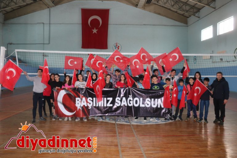 ağrı gençlik türk bayraklarıyla donatıldı1