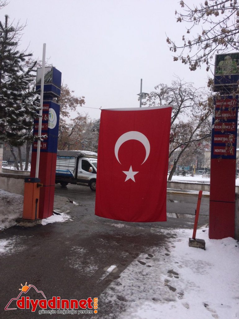 ağrı gençlik türk bayraklarıyla donatıldı3