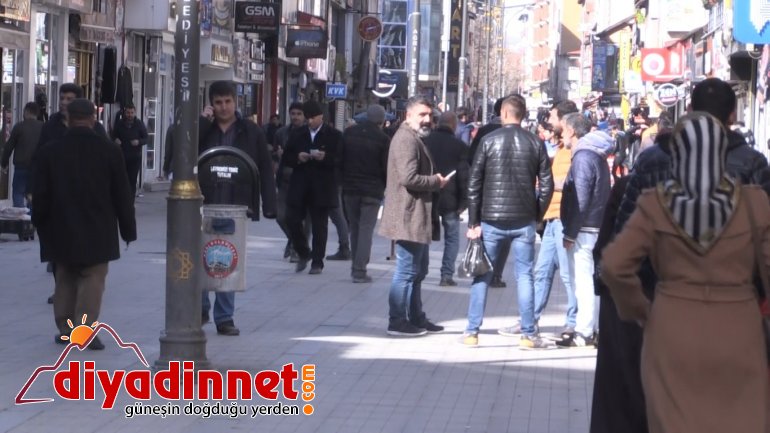 Ağrı’da sokaklar 'Evde kal' uyarılarına rağmen dolup taştı