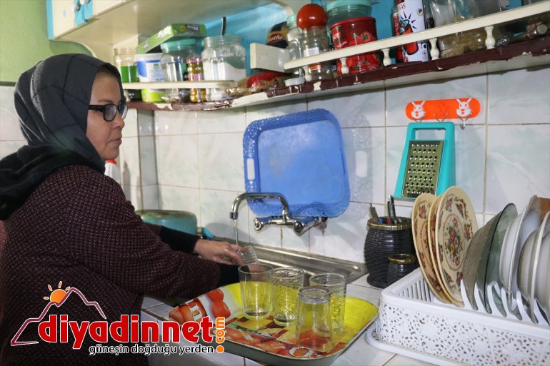 Eşini iç savaşta kaybeden Afgan kadının çocuklarıyla zorlu yaşam mücadelesi