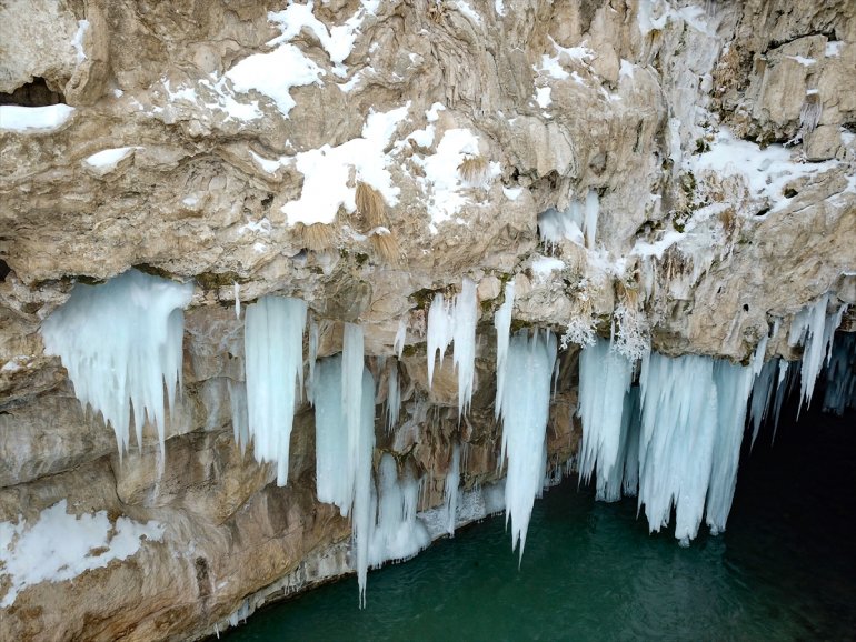 Diyadin Kanyonu nda dev buz sarkıtları oluştu2