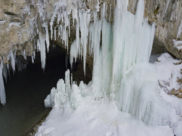 Diyadin Kanyonu nda dev buz sarkıtları oluştu3