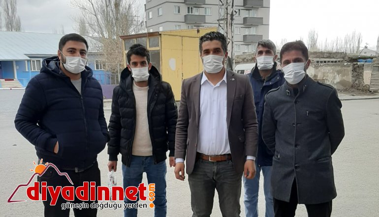 Diyadin TÜGVA temsilciliği 1000 maske dağıttı