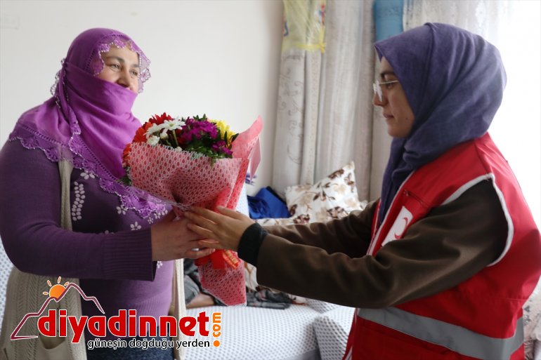 mücadele çiçeklerle gülümsetti AĞRI zorluklarla kadınları eden Kızılay, - Türk 4