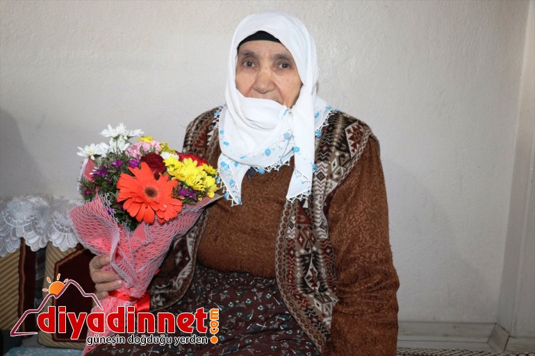 Türk zorluklarla AĞRI - gülümsetti mücadele çiçeklerle Kızılay, eden kadınları 3