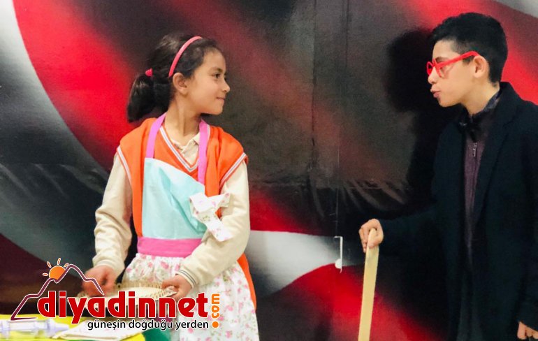 Hamur Mevlana İlkokulu öğrencilerinden drama gösterisi2