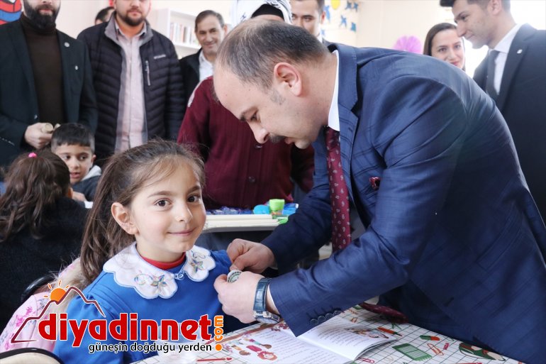 Ağrı'da köy okuluna kütüphane açıldı