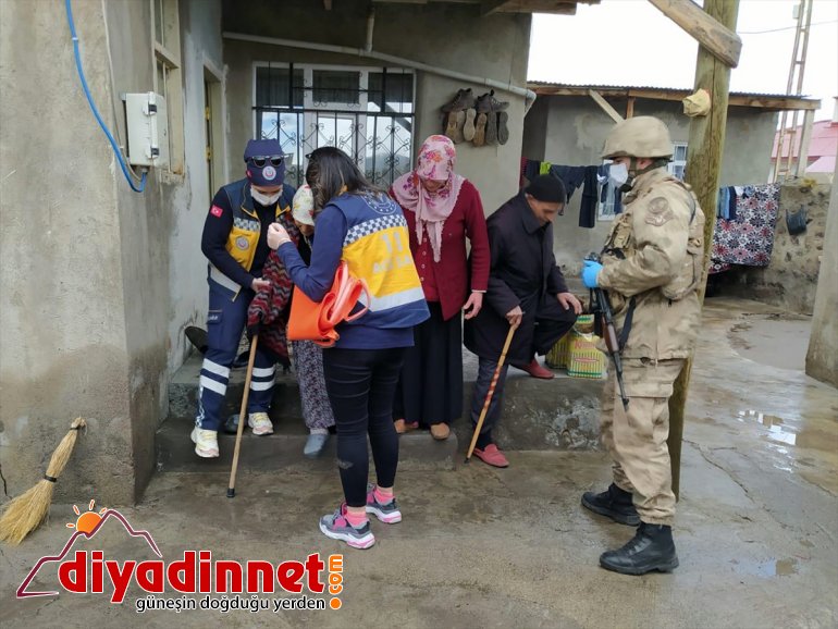 rahatsızlanan için seferber sağlık yaşlı evinde kadın ve Mehmetçik oldu ekipleri, - AĞRI 4