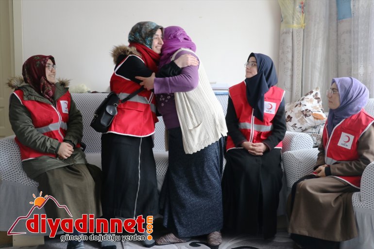 zorluklarla - kadınları çiçeklerle gülümsetti mücadele AĞRI Kızılay, eden Türk 2