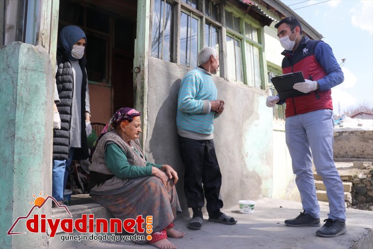 temizliyorlar yaşlıların evlerini köylere giderek En ücra çıkamayan dışarı 10