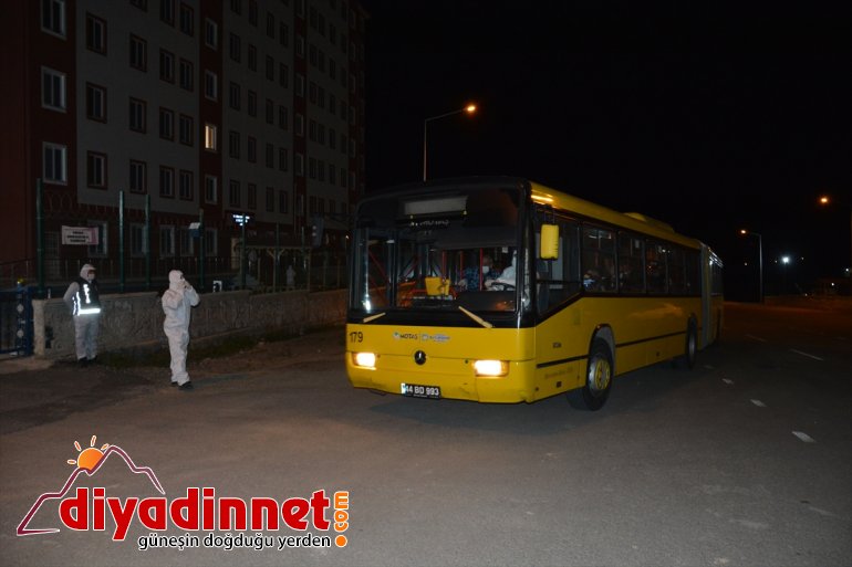 Cezayir'den getirilen 109 Türk ile 9 Cezayir vatandaşı Malatya'da