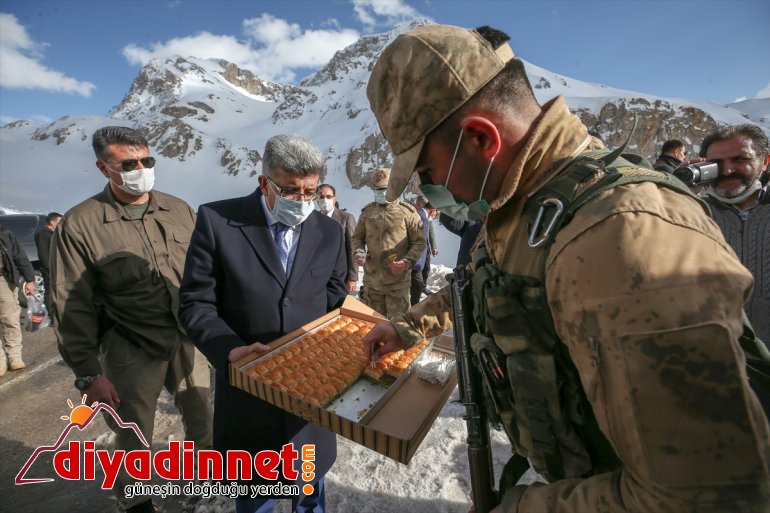 mücadele Çığ karla hayatını - VAN kişinin 42 yolunda kaybettiği sürüyor nedeniyle Bahçesaray 4