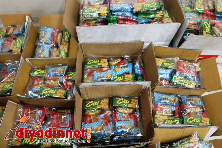 Ağrı da Sağlık çalışanlarına çikolata dağıttılar4