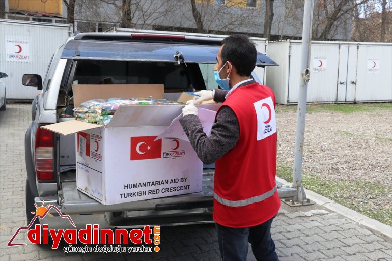 Ağrı da Sağlık çalışanlarına çikolata dağıttılar7