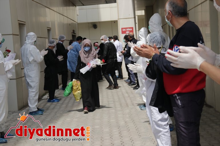 tedavisi - 10 kişi aynı aileden gören Kovid-19 alkışlarla VAN taburcu oldu Erciş