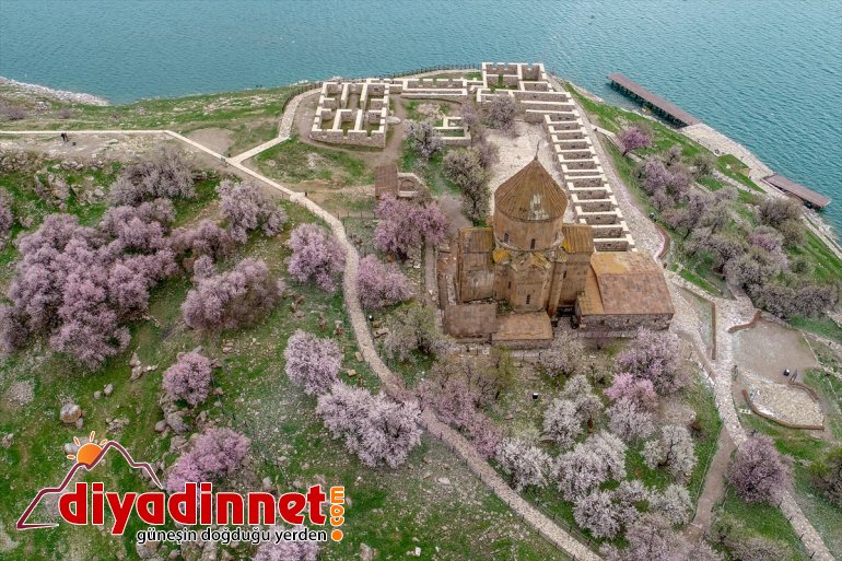 VAN ziyaretçisiz Akdamar güzelliği bahar kaldı - Adası