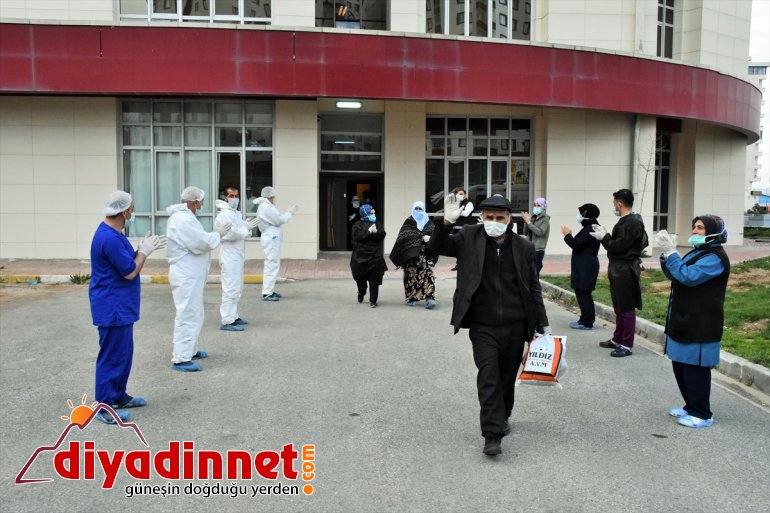 edildi alkışlarla 11 Kovid-19  tamamlanan tedavisi kişi Muş