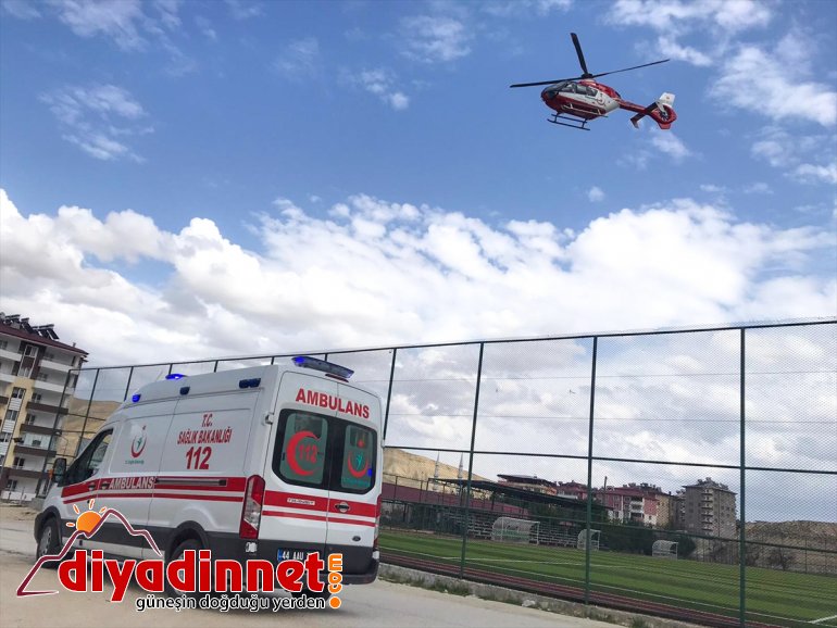helikopterle  Yaşlı hasta hastaneye ambulans ulaştırıldı 3