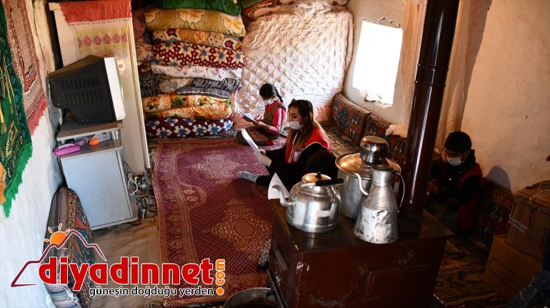 Türk dolaşarak uzaktan anlatıyor öğretmen gönüllüsü eğitimi Kızılay AĞRI - köy köy 6
