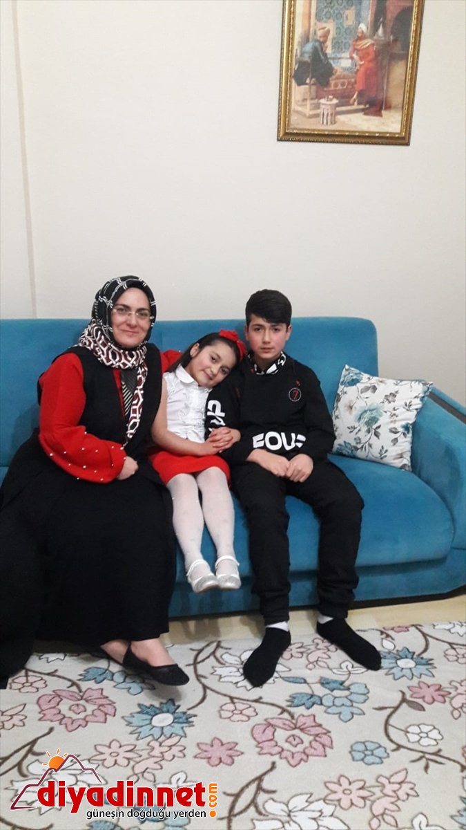 İstiklal aşkı Ayşe Marşı küçük Erzurumlu Ecem