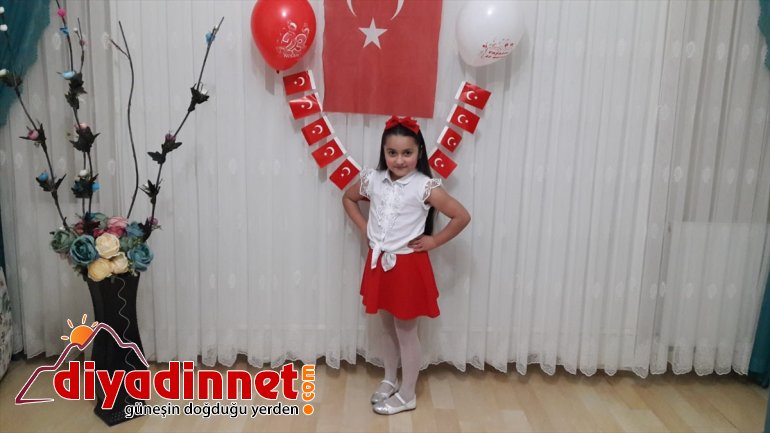 Erzurumlu küçük Ayşe Ecem'in İstiklal Marşı aşkı