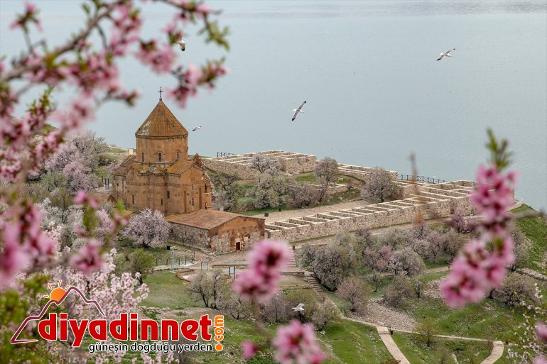 kaldı güzelliği VAN - ziyaretçisiz bahar Akdamar Adası