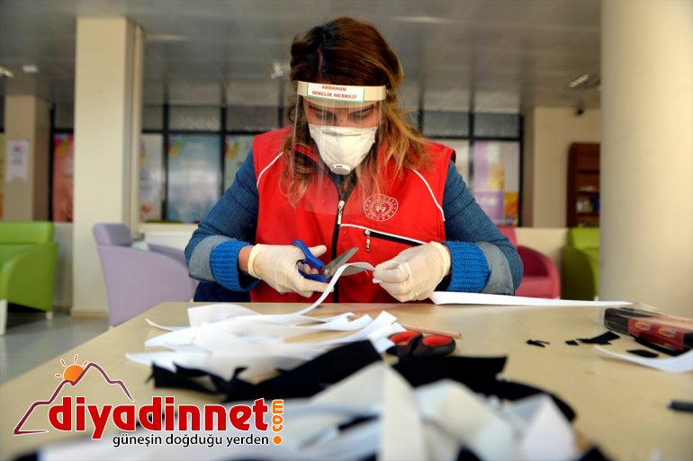 ARDAHAN maske sağlıkçılar gençler, üretimine Gönüllü - başladı için 2