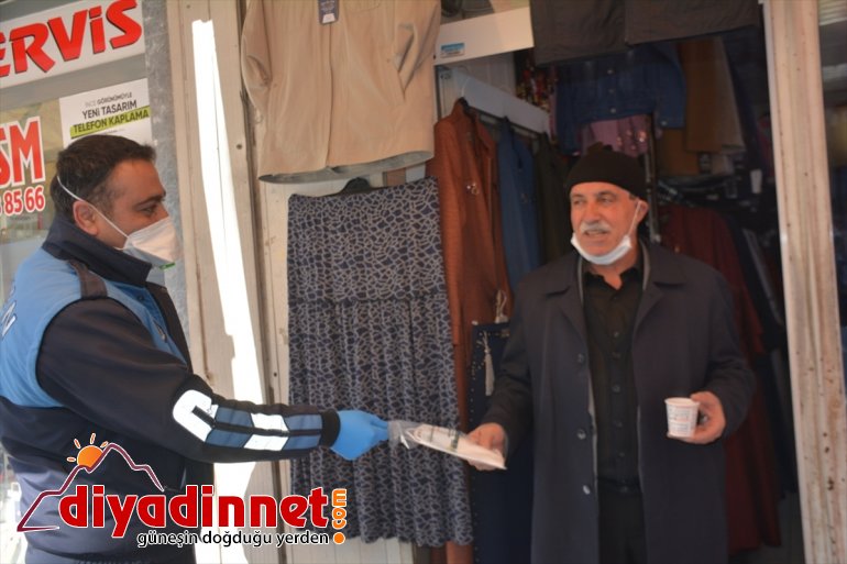 Tatvan esnafa dağıttı ücretsiz Belediyesi maske 4