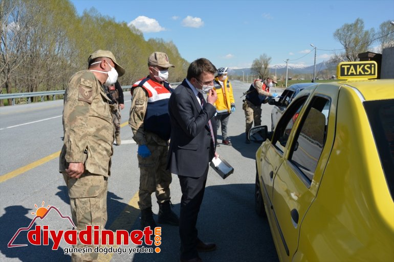 Güroymak Belediyesi vatandaşlara maske dağıttı