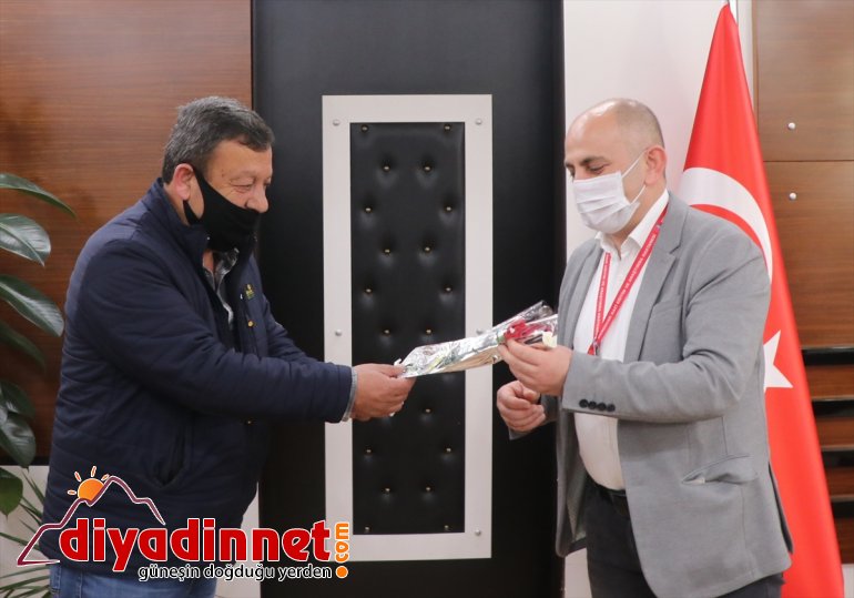 mücadele sağlık Kovid-19 karanfille personeline ile bin eden Esnaftan teşekkür 4